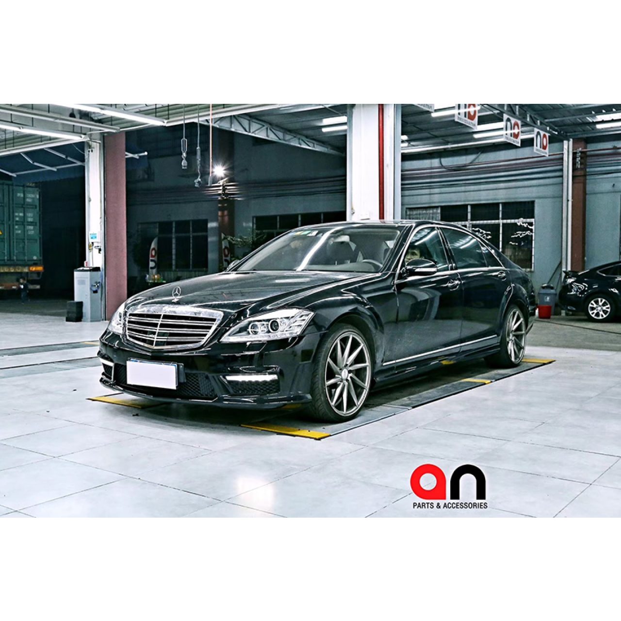 W221 nâng cấp bodykit S65 lột xác hoàn toàn tại Auto365 - Hình 1